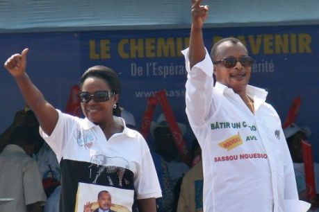 Denis Sassou Nguesso et sa femme Antoinette en campagne le 10 juillet 2009 à Brazzaville