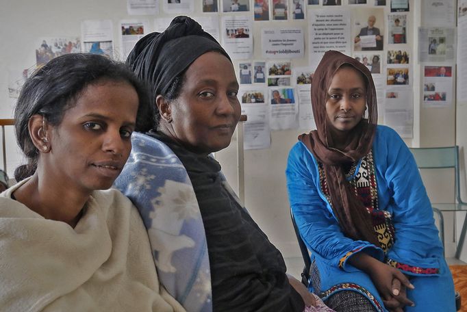 Fatou Abdallah, Aïsha Dabalé et Fatou Ambassa, du Comité des femmes djiboutiennes contre le viol et l'impunité (Célia Coudret / Politis) Fatou Abdallah, Aïsha Dabalé et Fatou Ambassa, du Comité des femmes djiboutiennes contre le viol et l'impunité (Célia Coudret / Politis)